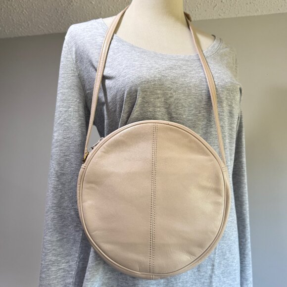 ❤️❤️SOLD!❤️❤️CHRISTIAN DIOR Authentic Vintage Round Lambskin Leather Crossbody - Picture 2 of 13